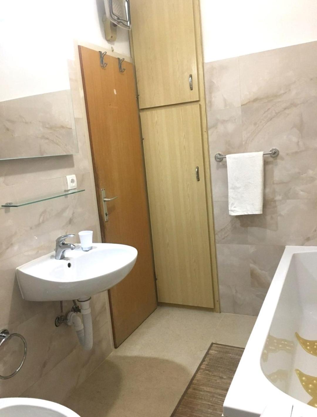 Naomi'S Sunshine Apartment เซรส ภายนอก รูปภาพ
